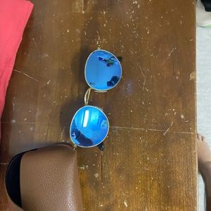 Blue mirrored ray bans